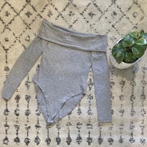 NWOT Forever 21 Grey of the Shoulder Bodysuit - S